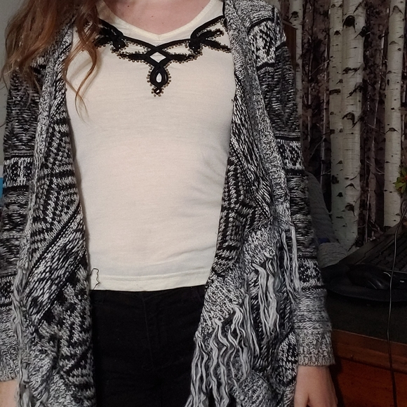 Black and white cozy knit cardigan - Picture 2 of 7